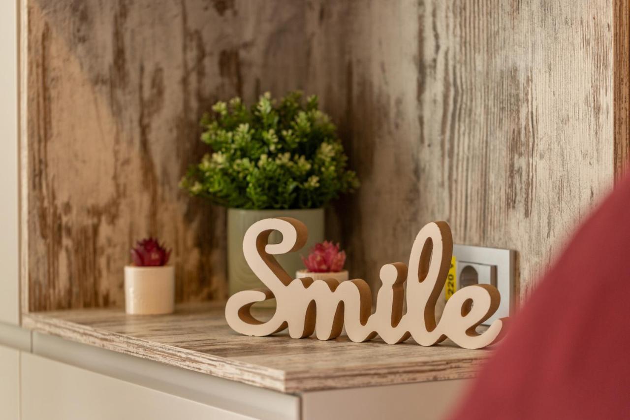 Modern 1Br Apt In The Old Town: The Perfect Choice بوخارست المظهر الخارجي الصورة