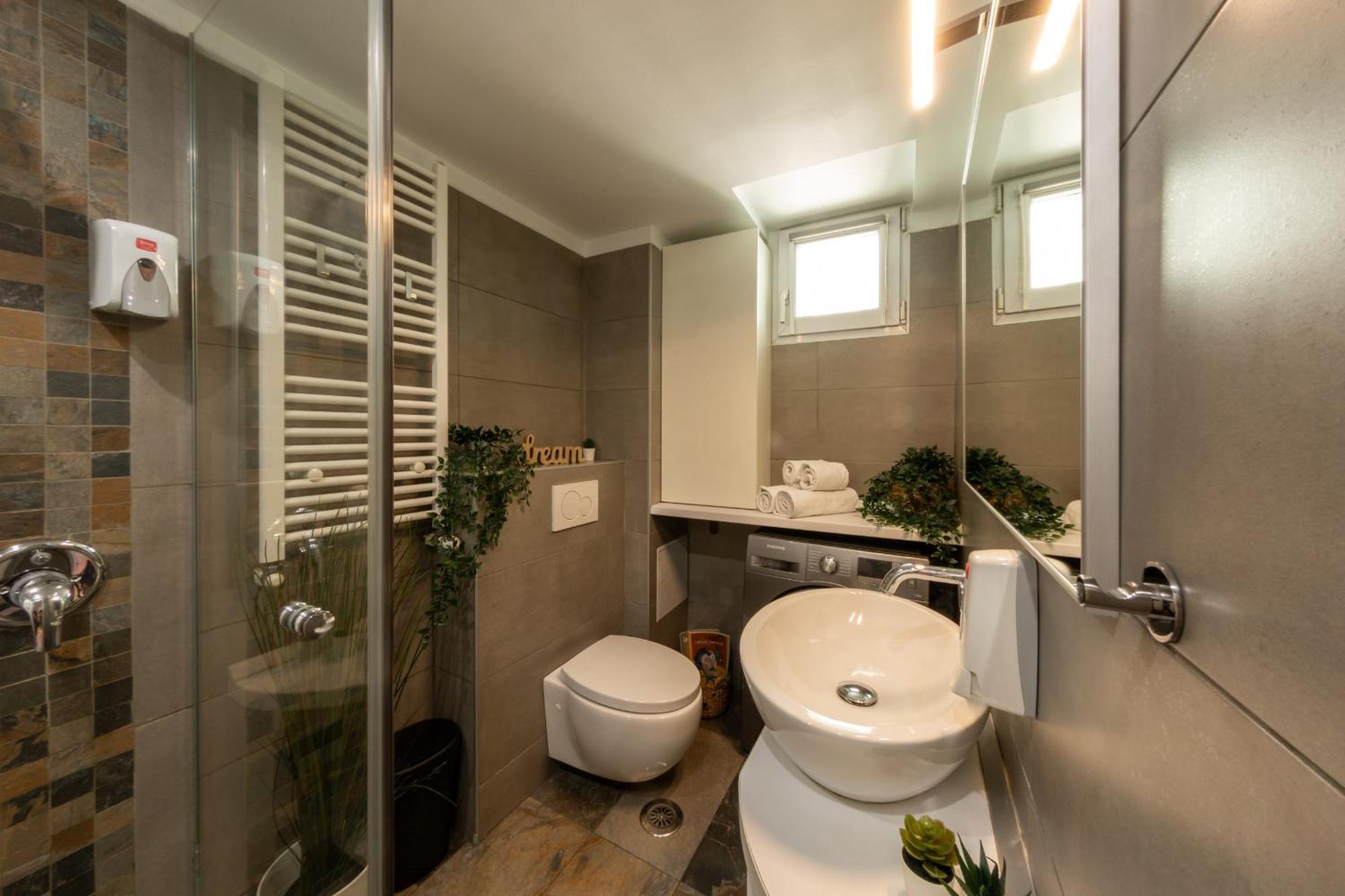 Modern 1Br Apt In The Old Town: The Perfect Choice بوخارست المظهر الخارجي الصورة