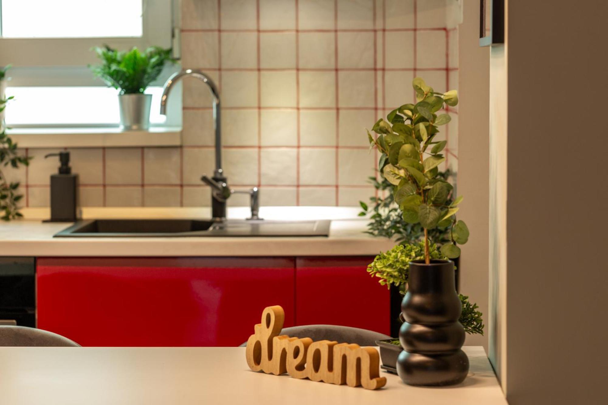 Modern 1Br Apt In The Old Town: The Perfect Choice بوخارست المظهر الخارجي الصورة