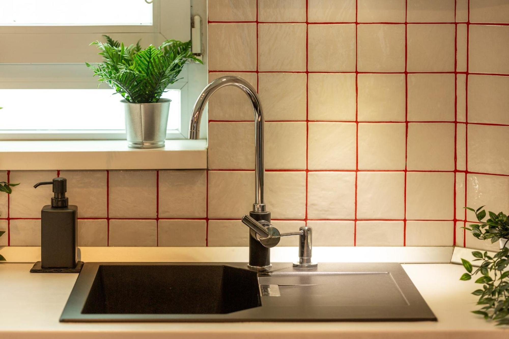 Modern 1Br Apt In The Old Town: The Perfect Choice بوخارست المظهر الخارجي الصورة